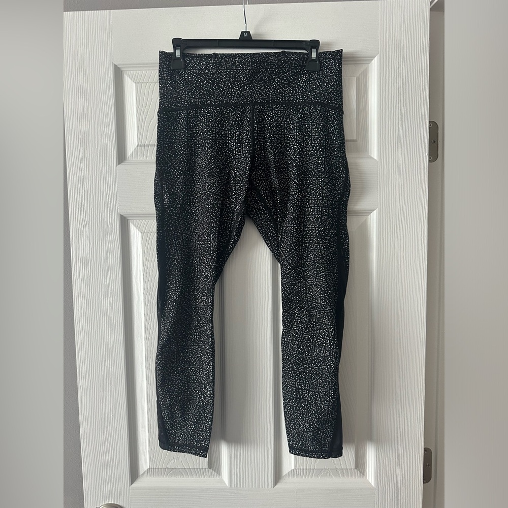 Lululemon Black & White Speckled Capri Leggings